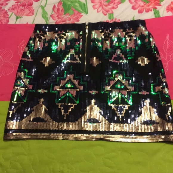 Skirt - Picture 2 of 3
